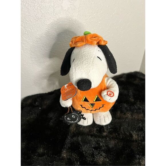 Hallmark Snoopy Peanuts Halloween Animatronic Plush Figure New